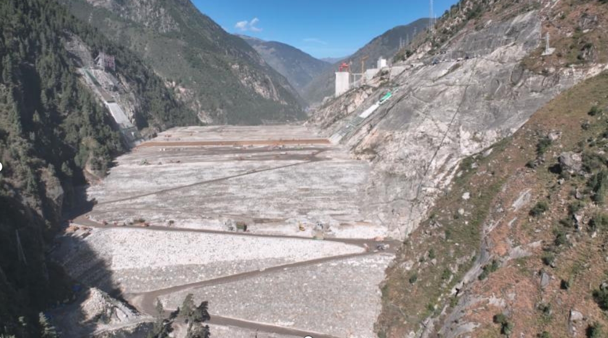 双江口水电站建设现场。受访者供图