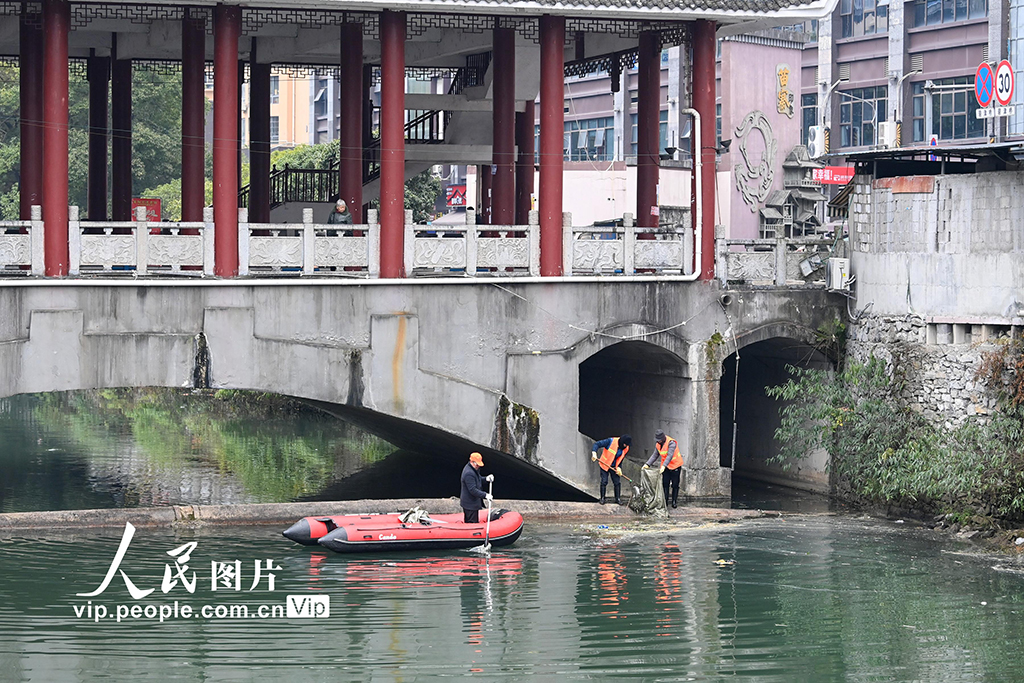 重庆酉阳：清漂护碧水