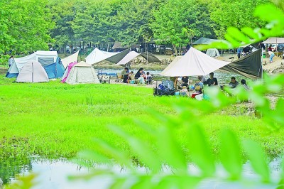 径山镇一家露营基地迎来众多游客。新华社发